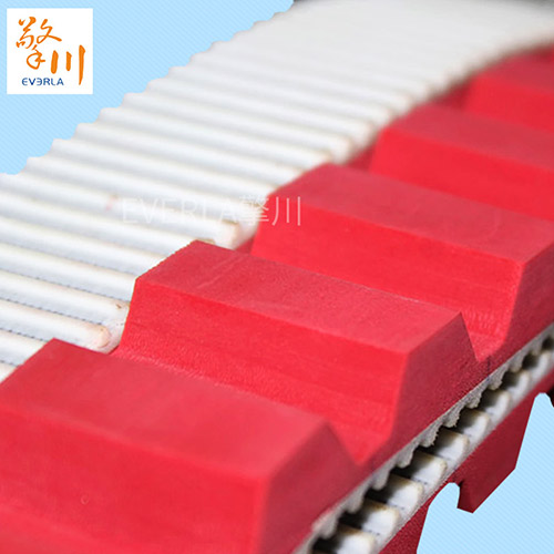表面加紅膠開槽<a href='http://www.719300.cn/' target='_blank'><u>PU同步帶</u></a>細(xì)節(jié)圖